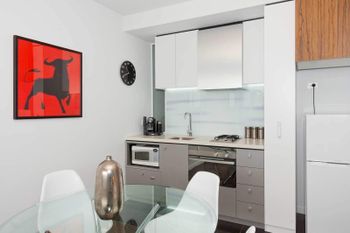 Location Views & Style - Sydneys Hotel 2