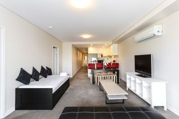 Spacious Apartment At Waitara - Sydneys Hotel 2