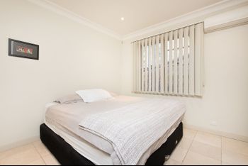 Stylish 2 Bdr Overlooking Parsley Bay H379 - Sydneys Hotel 4