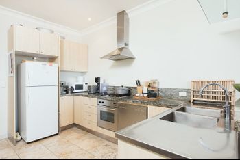 Stylish 2 Bdr Overlooking Parsley Bay H379 - Sydneys Hotel 1