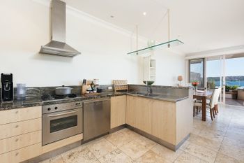 Stylish 2 Bdr Overlooking Parsley Bay H379 - Sydneys Hotel 3