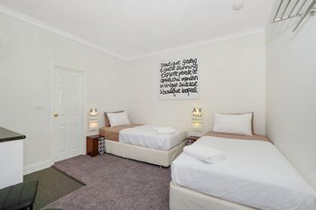 Spooky Hall Motel - Sydneys Hotel 5