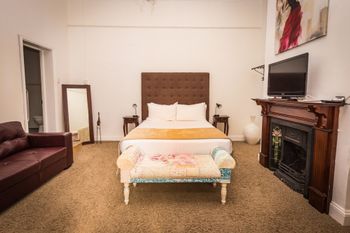 Spooky Hall Motel - Sydneys Hotel 1