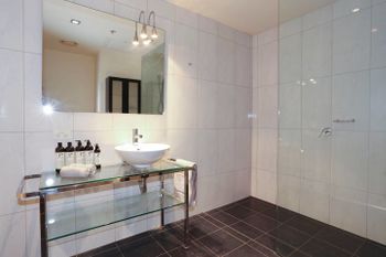 2 Beds 2 Baths FREE Car Park. Behind State Library - Sydneys Hotel 5