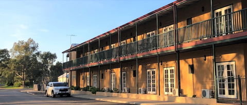 Settlers Hotel York - Sydneys Hotel 1