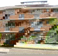 Dolphin Court unit 1 - Sydneys Hotel