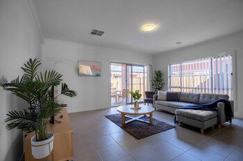 Big Family Fun@ 4 Bedrooms House In Point Cook - Sydneys Hotel 0