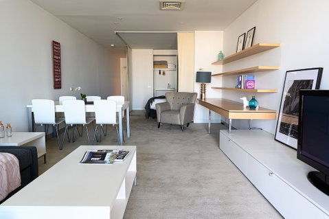 Phoenix - Sydneys Hotel 2