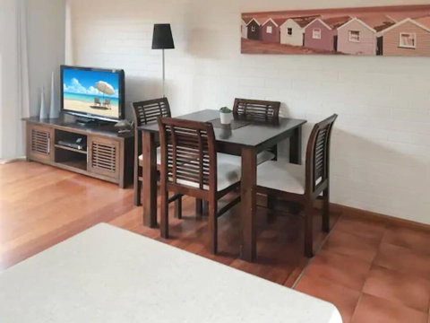 Home Near Shops & Beach - Sydneys Hotel 3