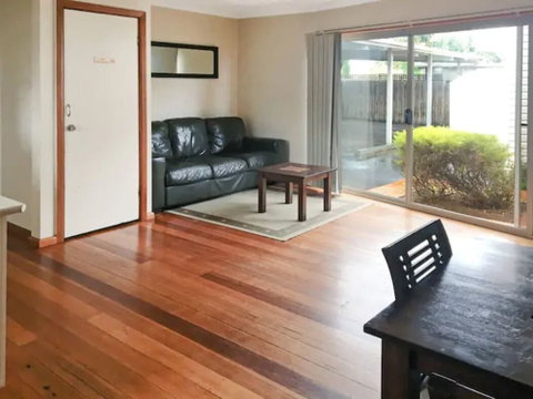 Home Near Shops & Beach - Sydneys Hotel 4