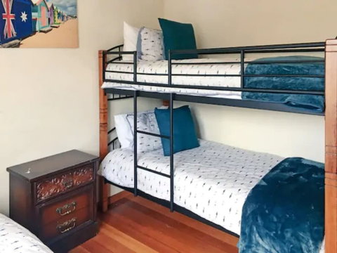 Home Near Shops & Beach - Sydneys Hotel 5