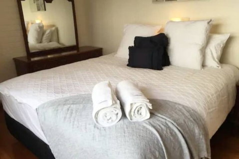 Home Near Shops & Beach - Sydneys Hotel 0