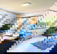 Sunlake Unit 9 - Sydneys Hotel