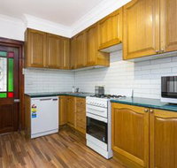 Spacious 3 Bedroom Minutes To CBD - Sydneys Hotel