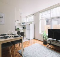 Cosy Melbourne Apartment Close To CBD - Sydneys Hotel