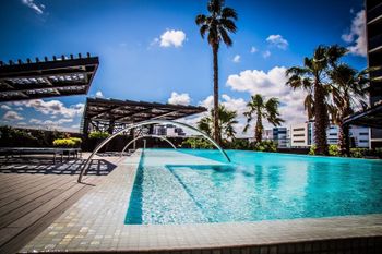 Modern Apartment With Pool & Spa - Sydneys Hotel 0