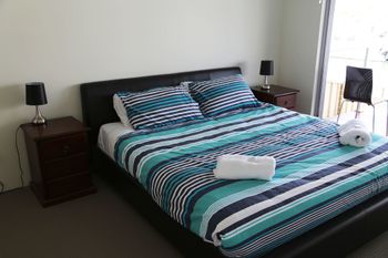 Waters Edge - Sydneys Hotel 4