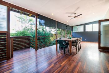 Modern 3 Bedroom Treehouse - Sydneys Hotel 1