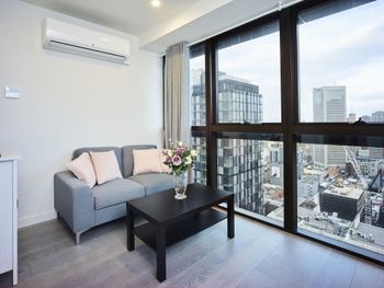 Elegant High Rise Apartment With An Unforgettable View - Sydneys Hotel 0