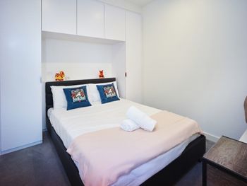 Elegant High Rise Apartment With An Unforgettable View - Sydneys Hotel 6