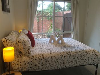 Australian Home Away Doncaster Elgar 2 - Sydneys Hotel 1
