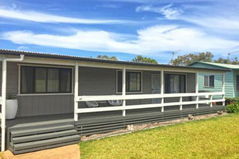 The Relax Shack At Culburra Beach Sleeps 7 - Sydneys Hotel 0
