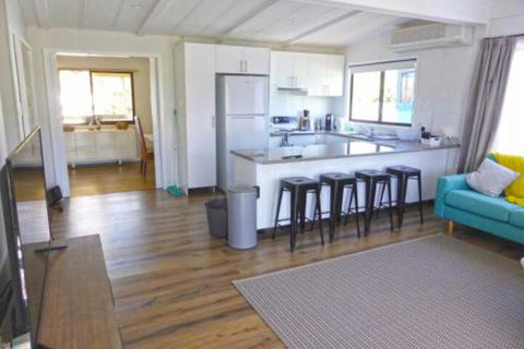 The Relax Shack At Culburra Beach Sleeps 7 - Sydneys Hotel 7