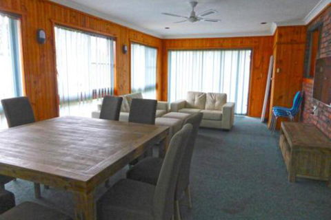 Kellys Getaway At Culburra Beach - Sydneys Hotel 3