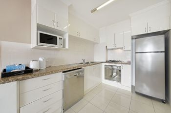 Wyndel Brown Street One Bedroom - Sydneys Hotel 3