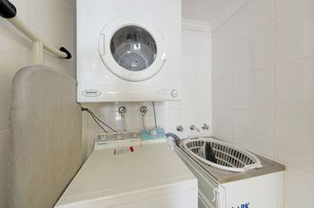 Wyndel Brown Street One Bedroom - Sydneys Hotel 2