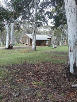 Gooandra Alpine Cabins - Sydneys Hotel 3