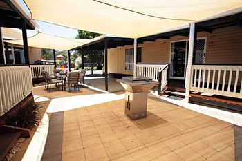 Yarraby Holiday Park - Sydneys Hotel 3
