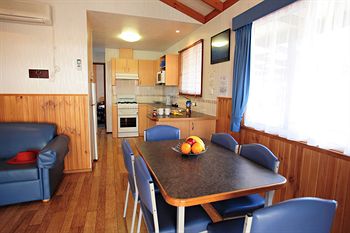 Yarraby Holiday Park - Sydneys Hotel 6