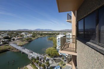 Holiday Inn Townsville - Sydneys Hotel 3