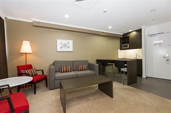 Holiday Inn Townsville - Sydneys Hotel 1