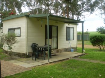 Albany Happy Days Caravan Park - Sydneys Hotel 4