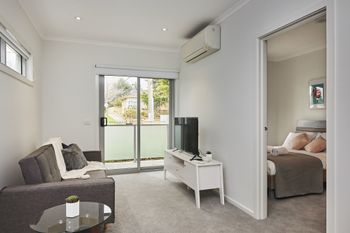 Bright & Updated 1 Bedroom Apartment - Sydneys Hotel 0