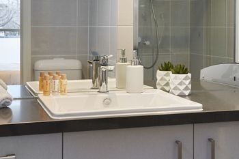 Bright & Updated 1 Bedroom Apartment - Sydneys Hotel 1
