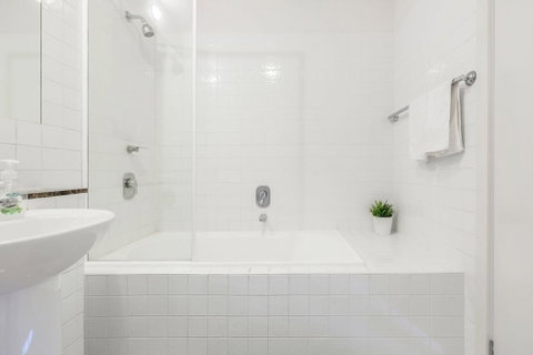 1714-250 Elizabeth, 2 Big Bedrooms, Heart Of Melbourne CBD - Sydneys Hotel 3