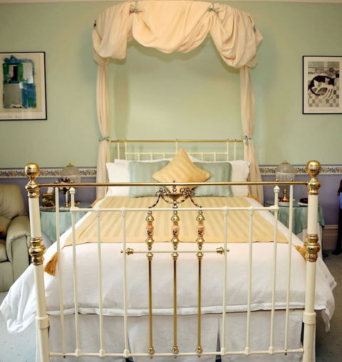 Forgandenny Bed & Breakfast - Sydneys Hotel 4