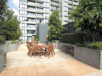 Melbourne Stays - City Point Suite - Sydneys Hotel 0