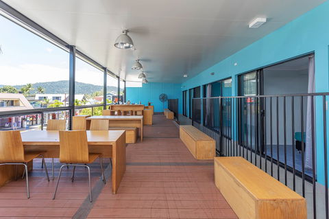 Airlie Sun & Sand Accommodation 6 - Sydneys Hotel 3