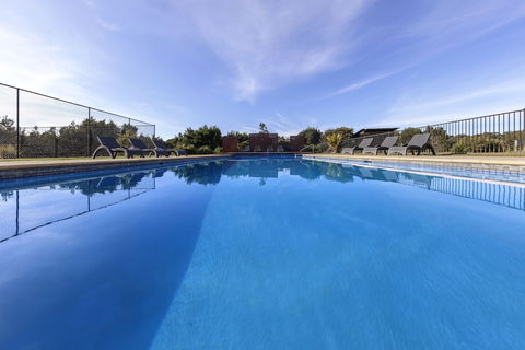 Ramada Resort By Wyndham Phillip Island - Sydneys Hotel 1
