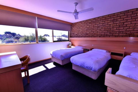 Flinders Cove Motor Inn - Sydneys Hotel 6