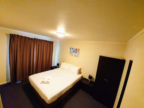 West Beach Lagoon 107 - Sydneys Hotel 3