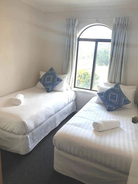 West Beach Lagoon 107 - Sydneys Hotel 4