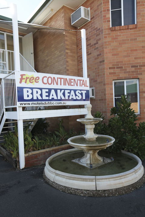 Across Country Motor Inn - Sydneys Hotel 4
