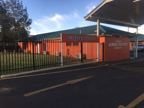 Across Country Motor Inn - Sydneys Hotel 1