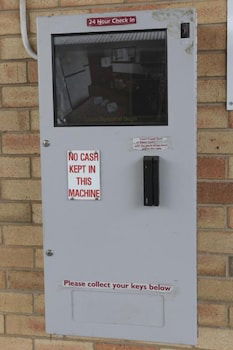 Across Country Motor Inn - Sydneys Hotel 6