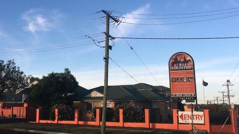 Across Country Motor Inn - Sydneys Hotel 5